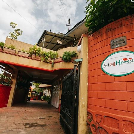 Rock Cliff Home Stay Shillong Ngoại thất bức ảnh